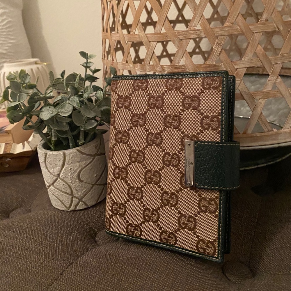 Gucci wallet/agenda/passport holder